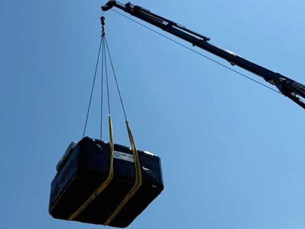 Whirlpool Auslieferung mit Kran nach 72186 Empfingen vom Anbieter DEJON Whirlpools