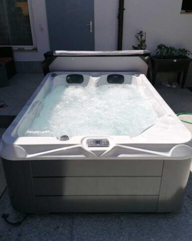 Winterfester Outdoor-Whirlpool für 2 Personen in Bräunlingen vom Fachhandel DEJON Whirlpools