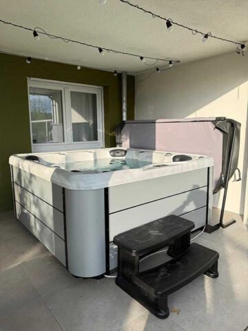 DEJON Whirlpools Serienmodell Carnegy für 6 Personen gekauft in Ostelsheim im Landkreis Calw