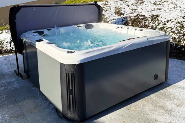 DEJON Meldody Whirlpool für 5 Personen mit Abdeckung in Frittlingen