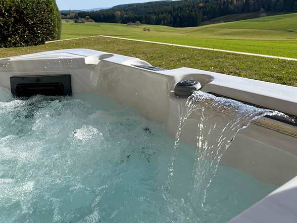 Whirlpool kaufen in Pfalzgrafenweiler mit Lieferung und Aufbau bei DEJON Whirlpools