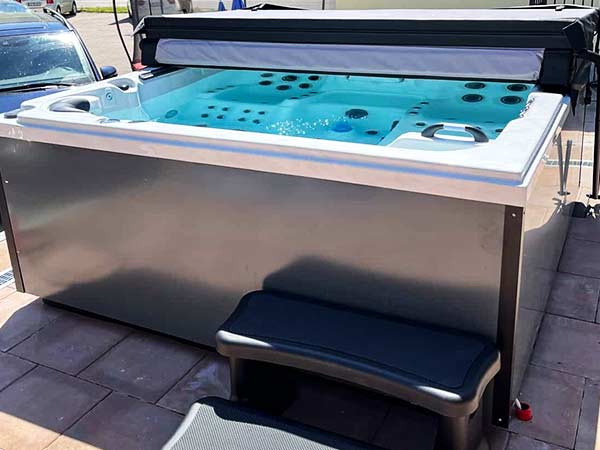 Winterfester Outdoor-Whirlpool für 5 Personen in Sulz-Hopfau